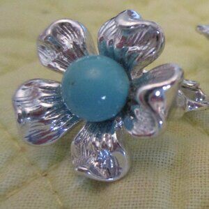 Vintage Avon Silvertone Turquoise Flower Earrings